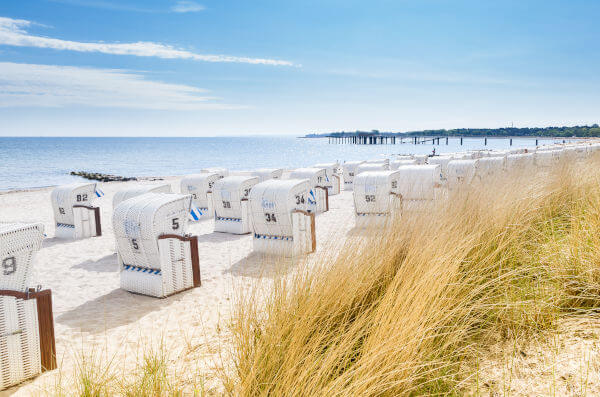 Ostsee Strand mit Blick auf das Meer.